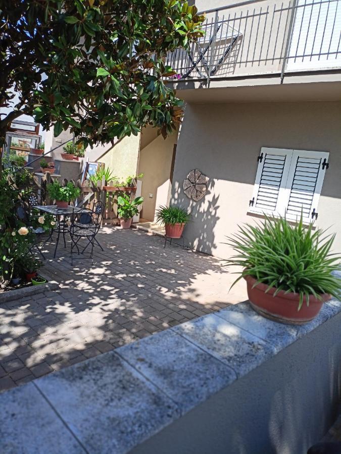 Marco - Camere Con Bagno Privato Vicino Al Centro 폴리뇨 외부 사진